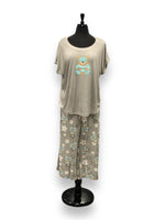 Load image into Gallery viewer, Women's Two Piece Peached Jersey Capri Set with Crew-Neck
